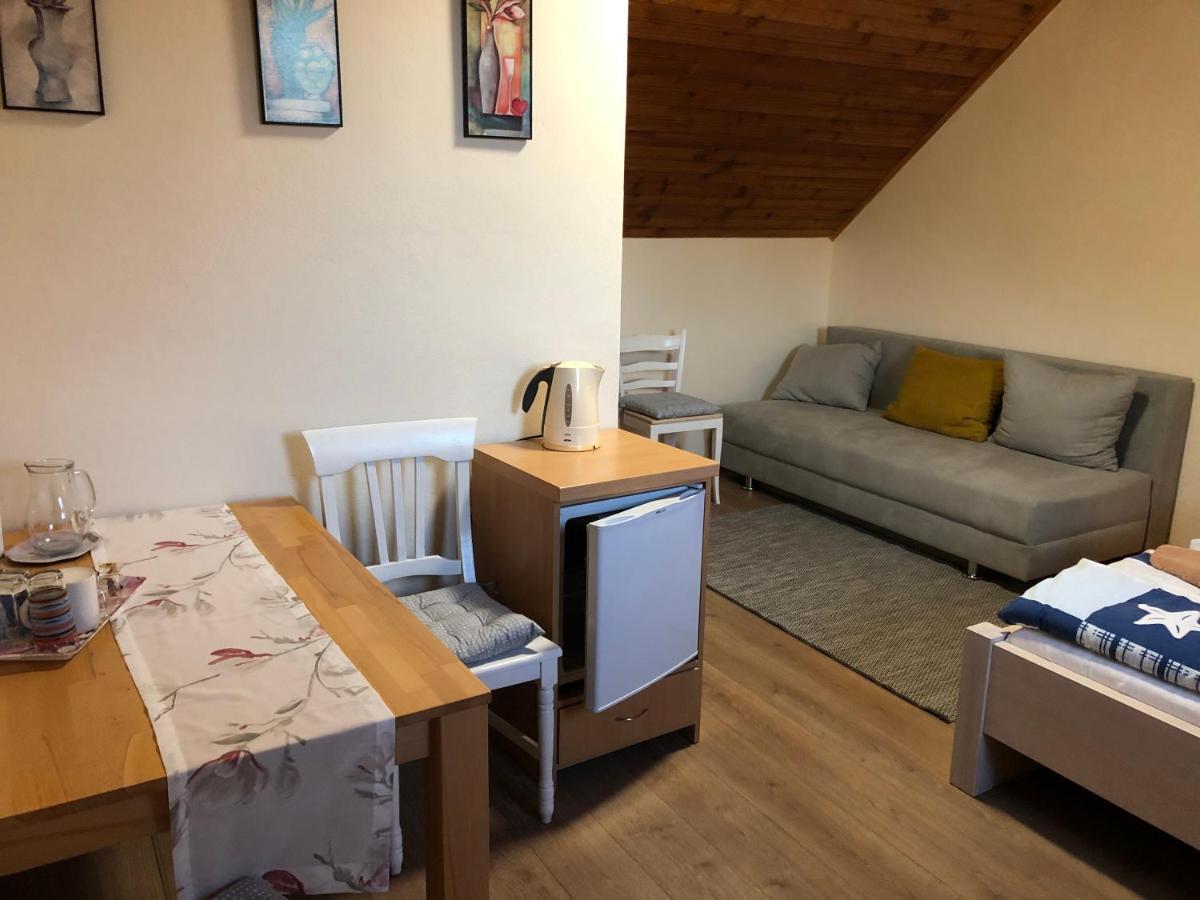 Privat Migac Apartment Vrbov Exterior foto